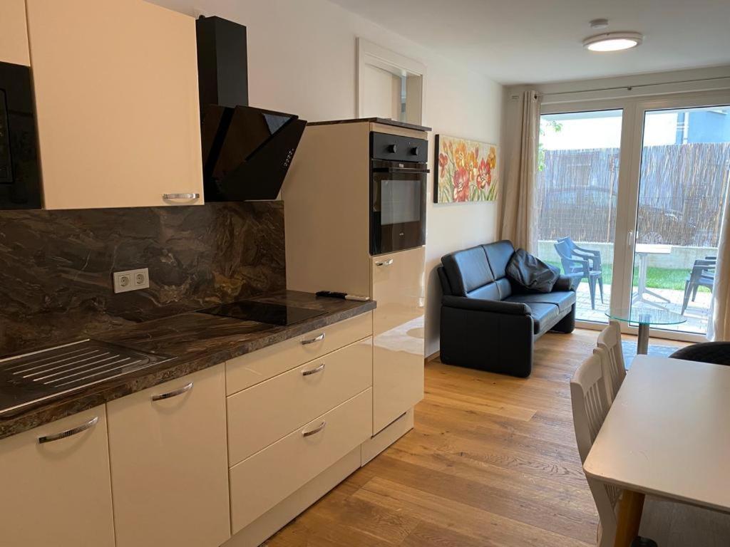 וינה Modern Apartment With Garden Near City Center מראה חיצוני תמונה