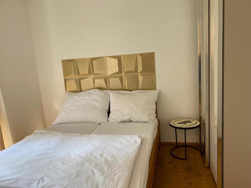 וינה Modern Apartment With Garden Near City Center מראה חיצוני תמונה