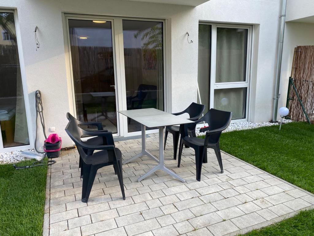 וינה Modern Apartment With Garden Near City Center מראה חיצוני תמונה
